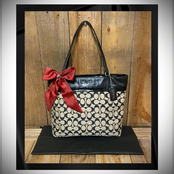 Coach Printed Signature C Tote Bag with Free Twilly Scarf and Dust Bag. - Picture 1 of 16